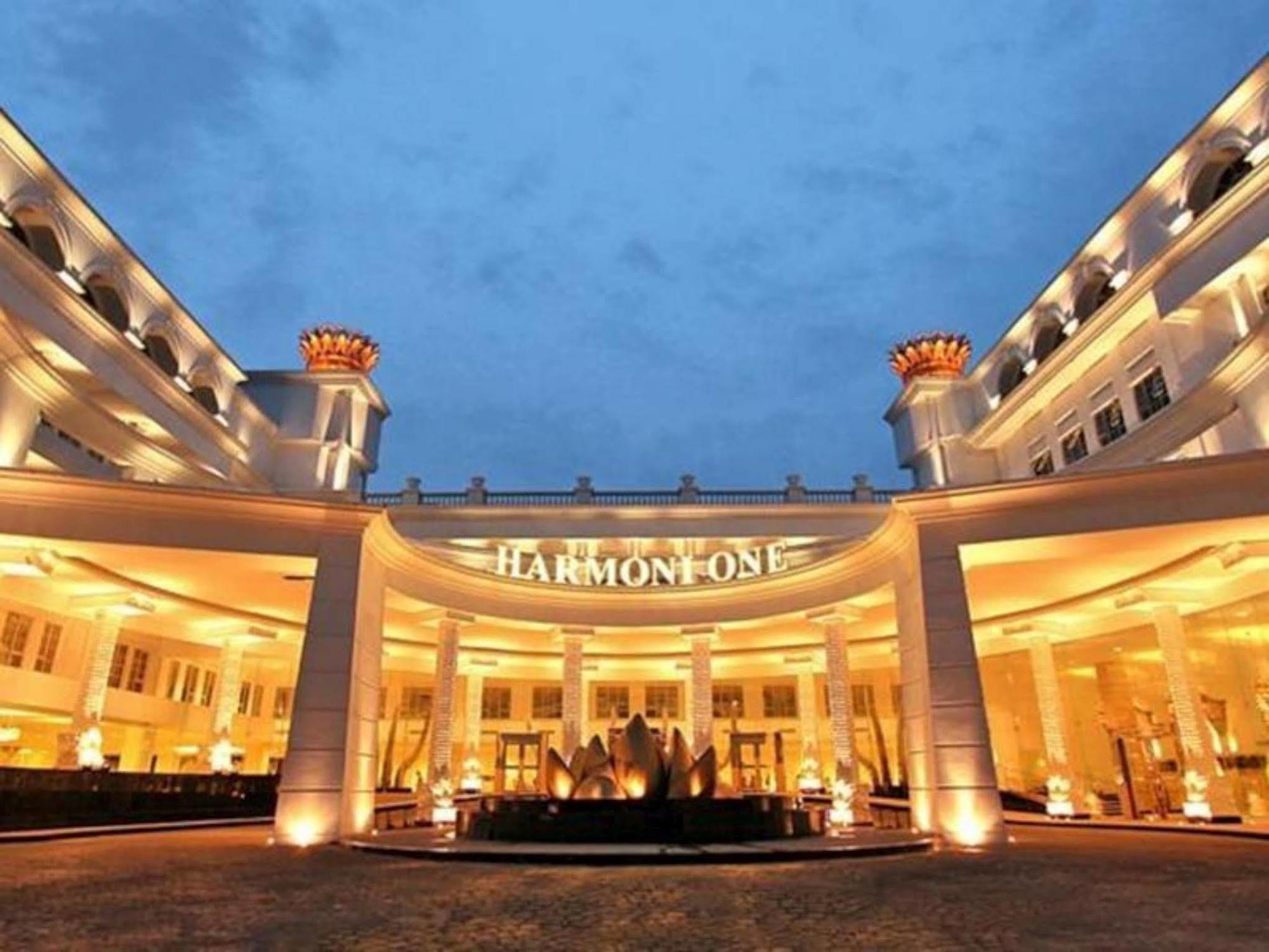 Harmoni One Convention Hotel And Service Apartments Batam Exteriér fotografie